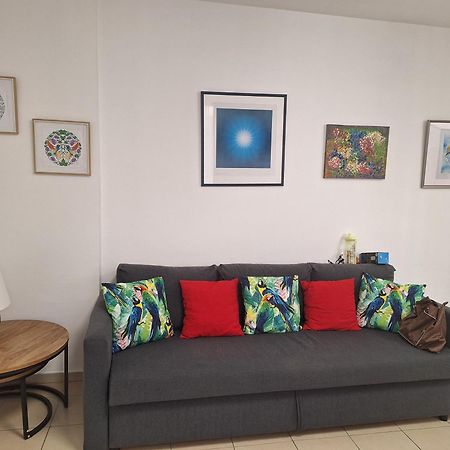 Amazing Apartment For 3 Guests Steps From The Beach Netanya Dış mekan fotoğraf