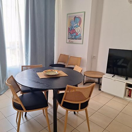 Amazing Apartment For 3 Guests Steps From The Beach Netanya Dış mekan fotoğraf