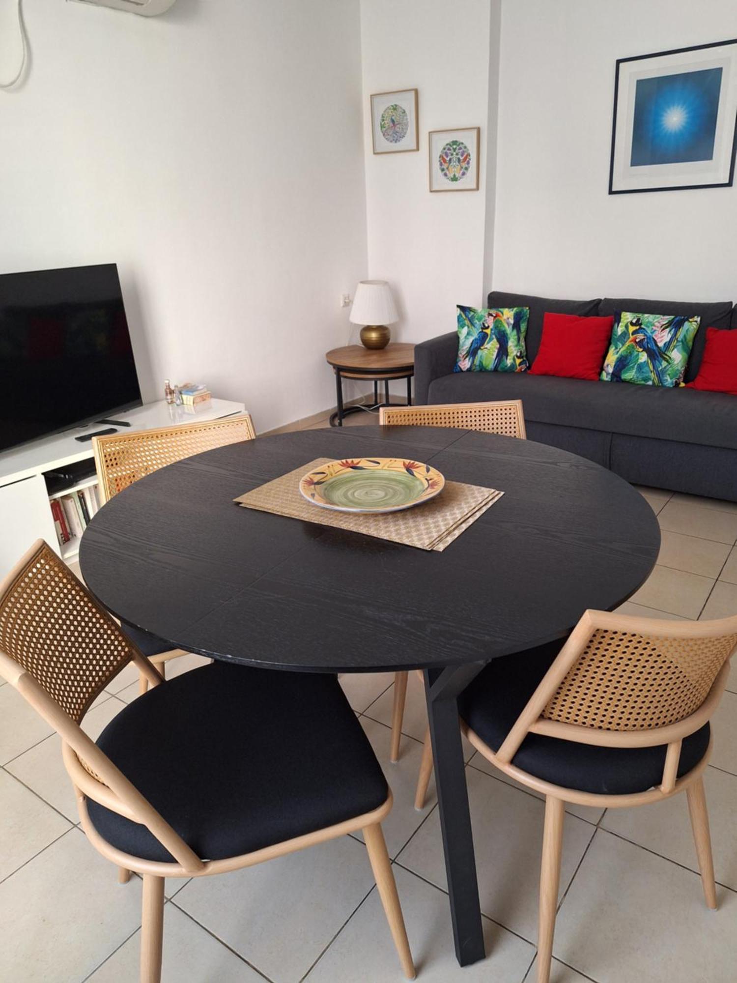 Amazing Apartment For 3 Guests Steps From The Beach Netanya Dış mekan fotoğraf