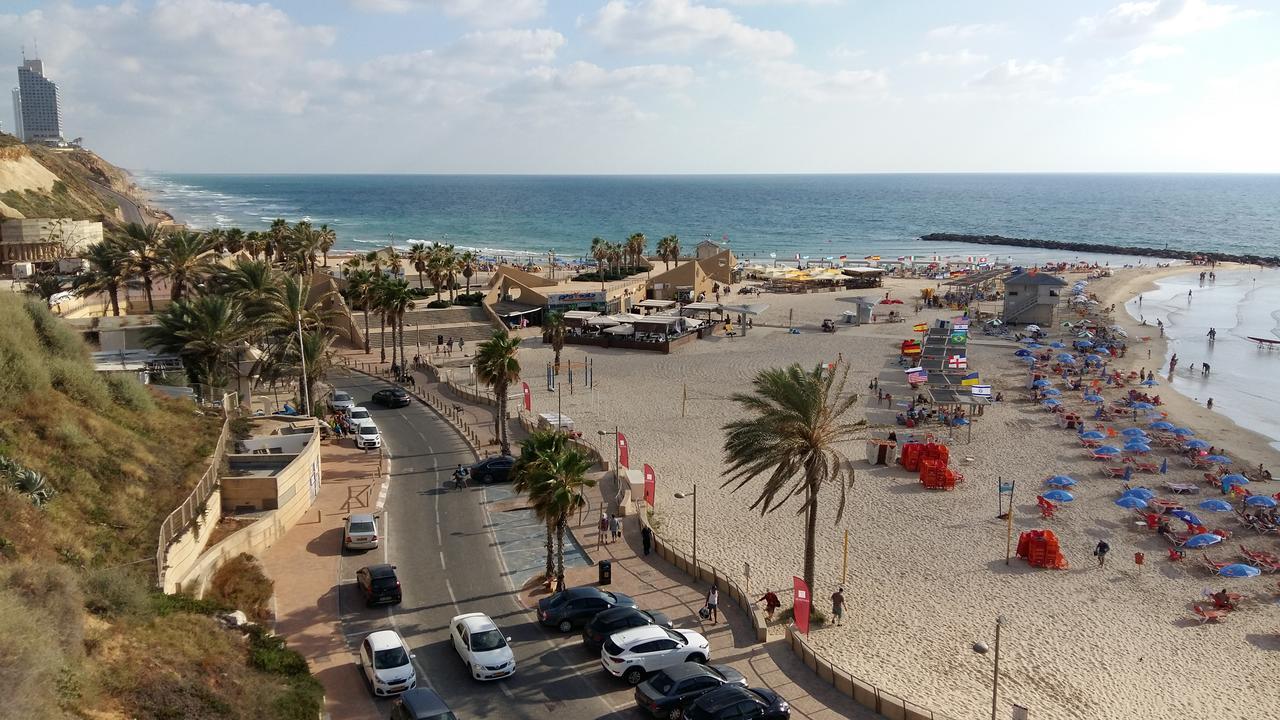 Amazing Apartment For 3 Guests Steps From The Beach Netanya Dış mekan fotoğraf